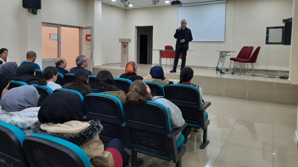 Çedes Projesi Kapsamında Okulumzda 'Manevi Eğitim Kuşağı Ramazan ' a Hazırlık' Konulu Konferans Verildi
